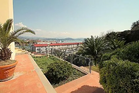 Sleeps 4 Air Con Wifi La Spezia