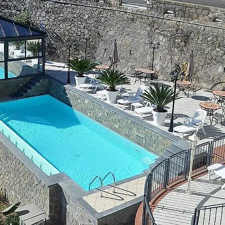 Apartment Sleeps 4 Air Con Wifi La Spezia