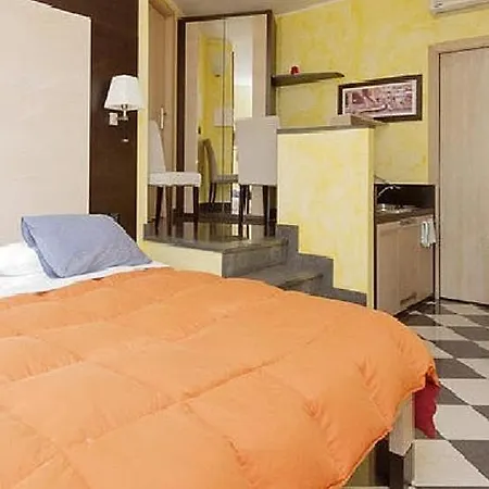 Sleeps 4 Air Con Wifi Apartment La Spezia