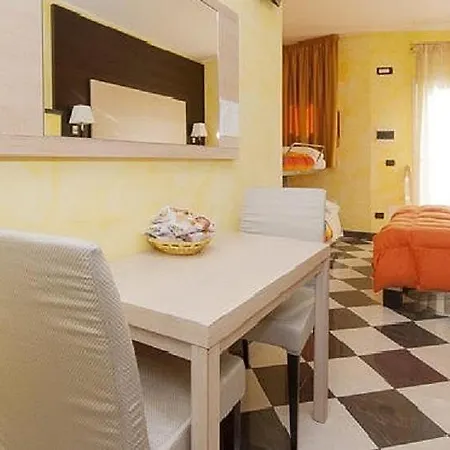 Sleeps 4 Air Con Wifi Apartamento La Spezia